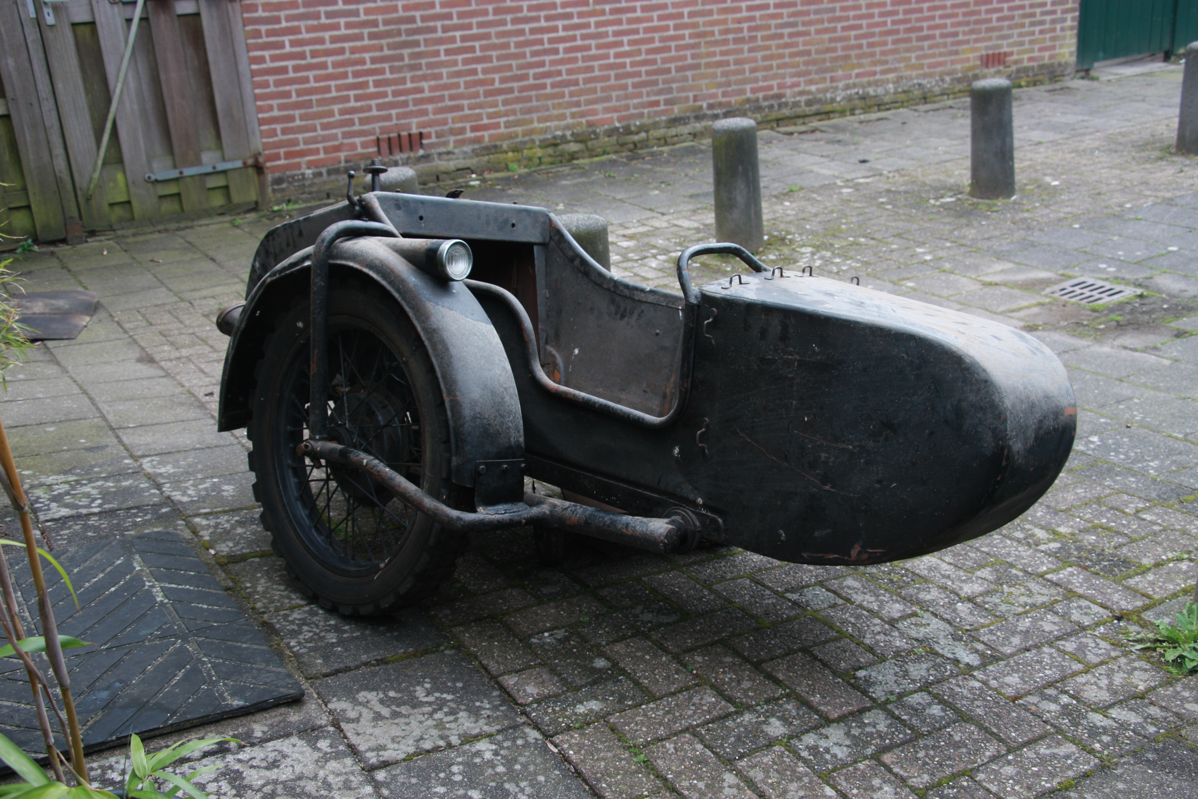 Old type sidecar